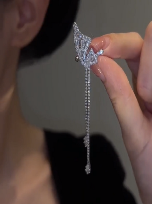 XYW  キラキラ  蝶  バタフライ  フリンジ  ロング  イヤーカフ