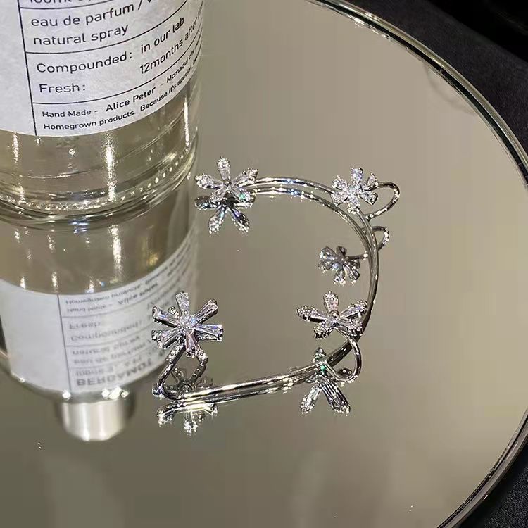XYW  エレガント  まわる雪の結晶  まわる雪 耳掛  クリップ  かわいい イヤーカフー