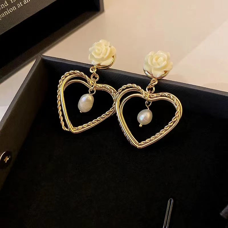 YQQ 淡水真珠花ハートピアス