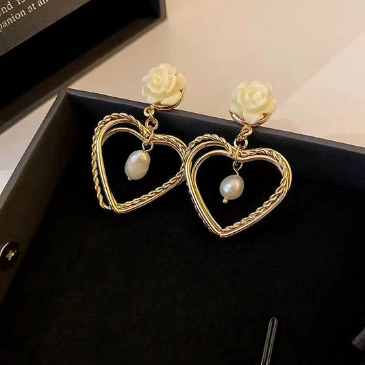YQQ 淡水真珠花ハートピアス