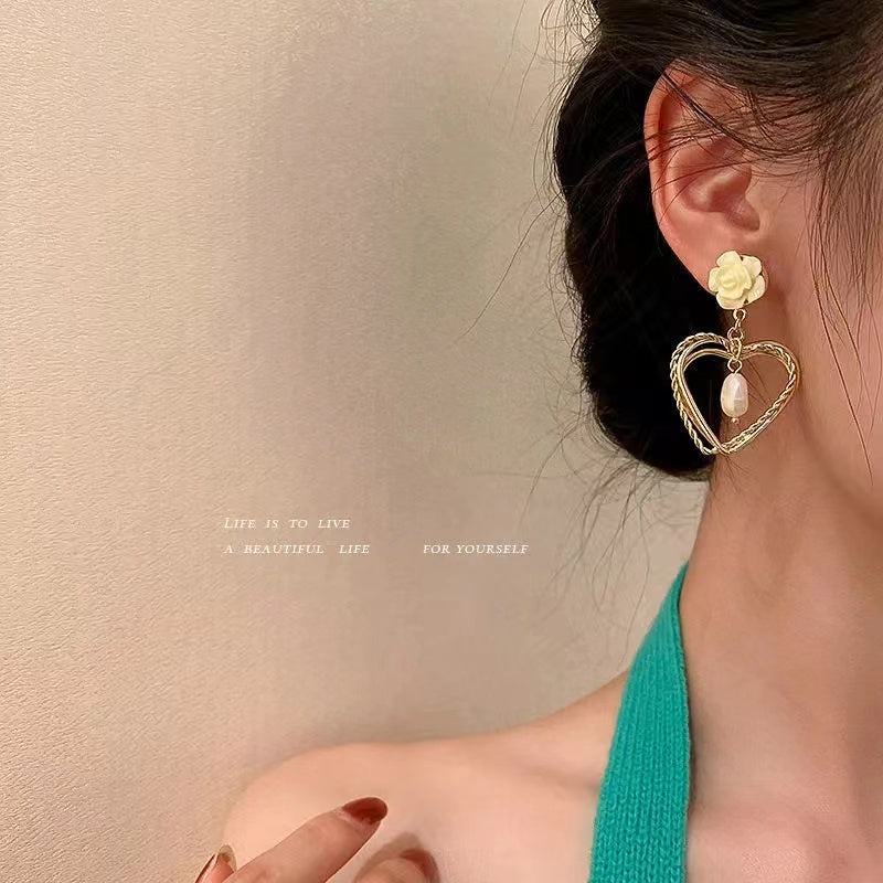 YQQ 淡水真珠花ハートピアス