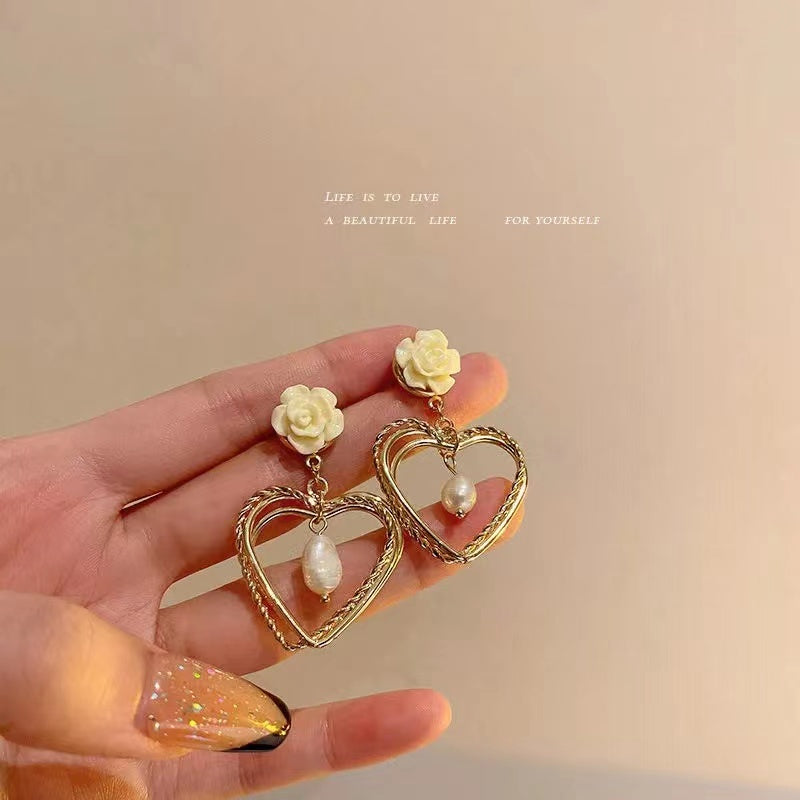 YQQ 淡水真珠花ハートピアス