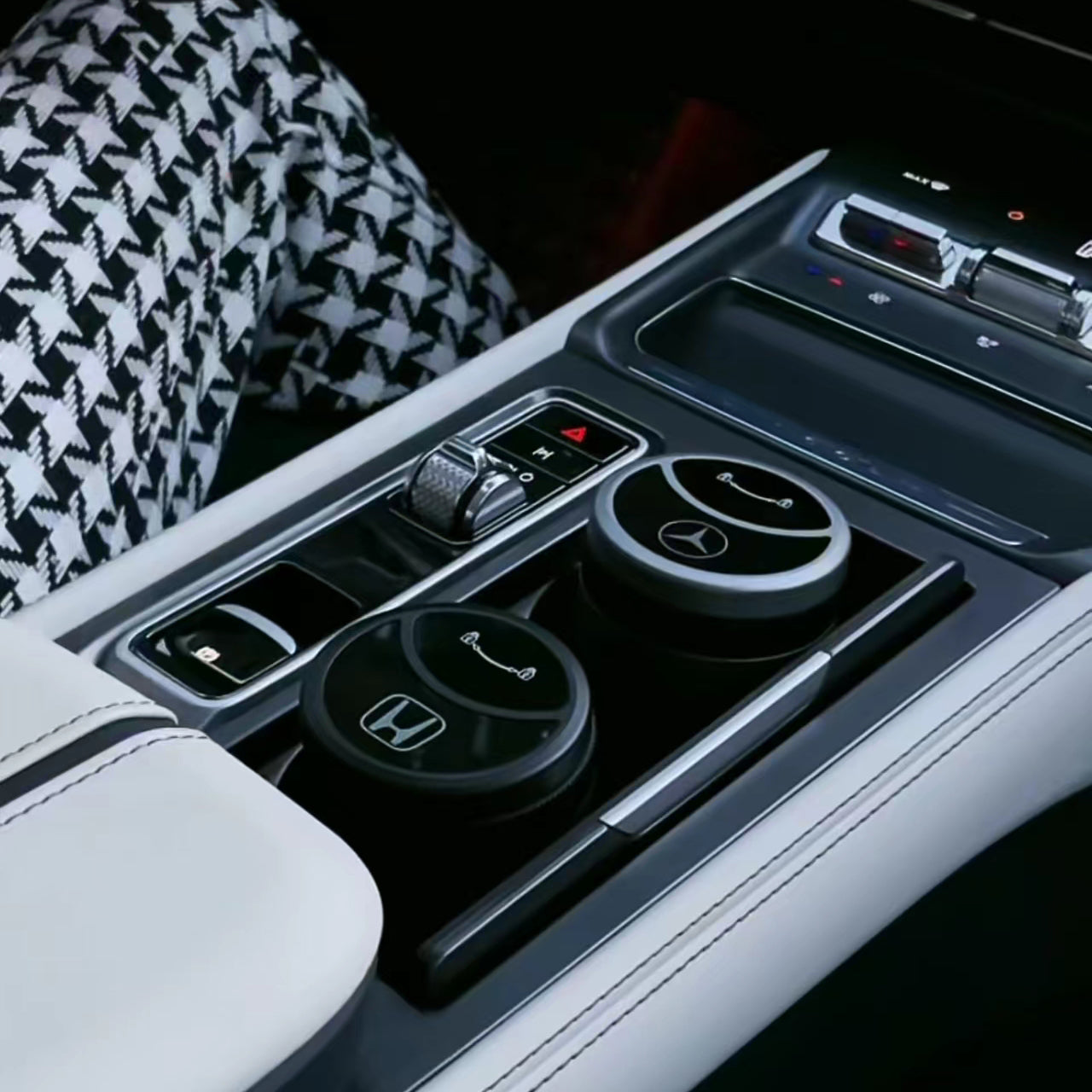 XYW スマート感応式開蓋 車載灰皿 専用車標 専用車のエンブレム  車載ミニゴミ箱